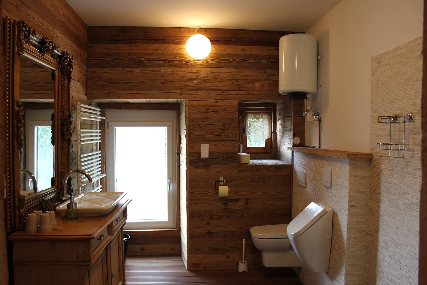 Großzügiges Badezimmer